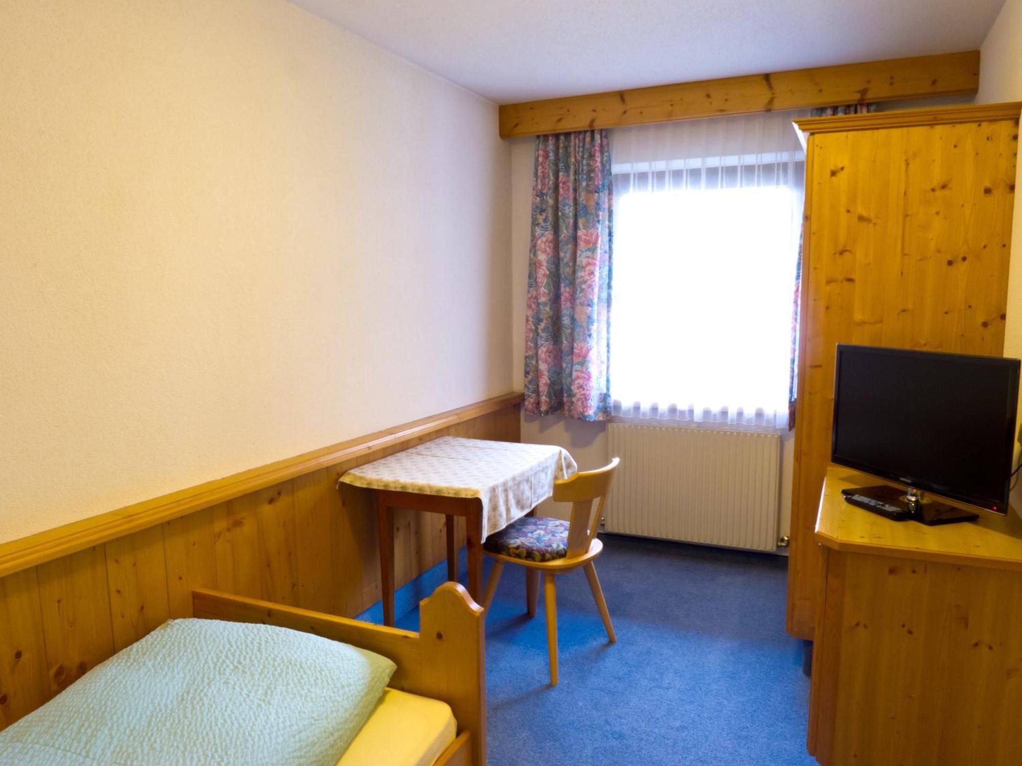 Haus Dorfplatz Guest house Galtuer